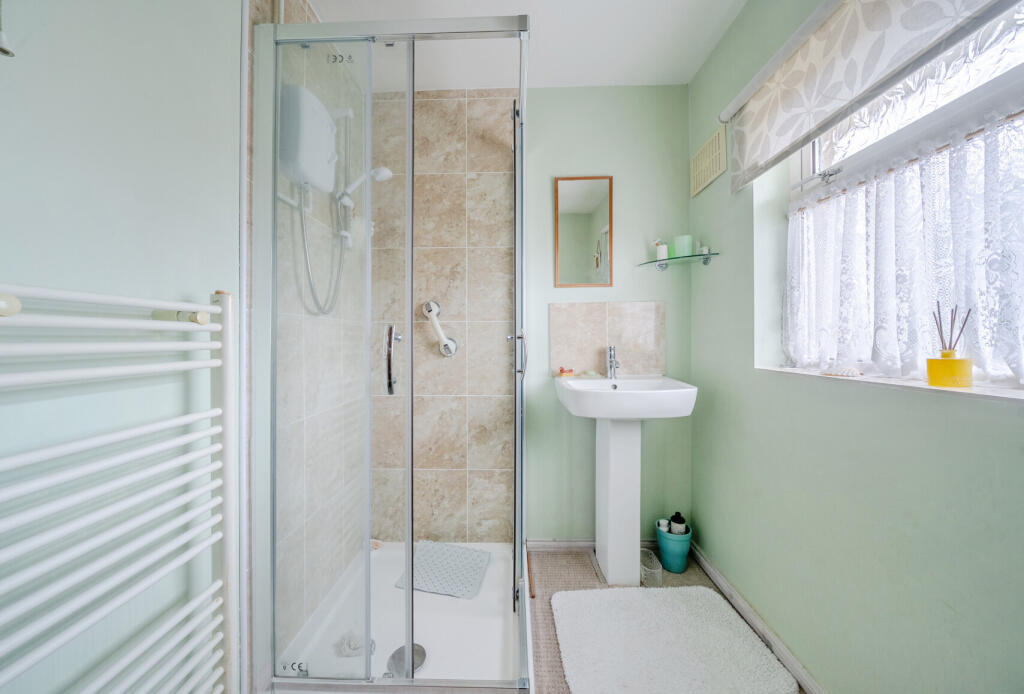 1329904-16-688a05...