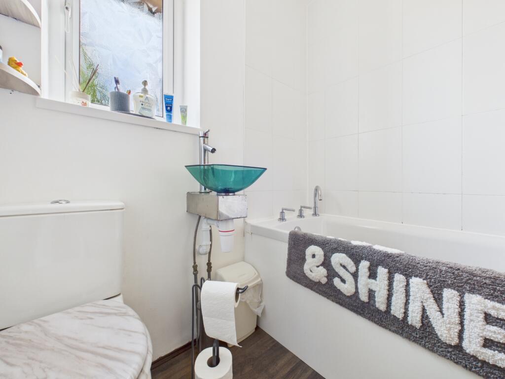 CAM03729G0-PR0163-STILL006