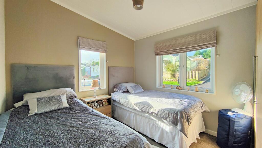 bed 2.jpg