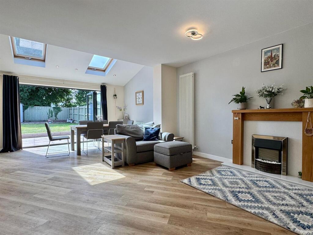 Lounge Diner (3).jpg