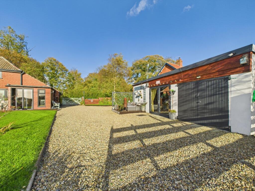 Parking &amp; Outbuilding