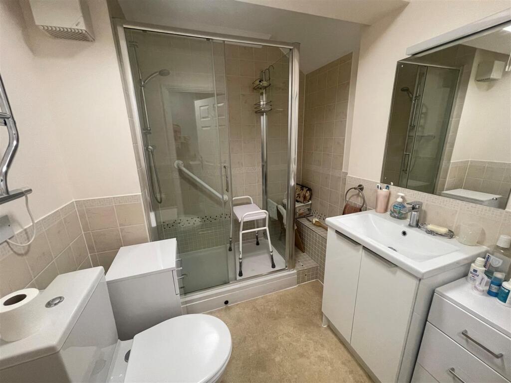 NEW BATHROOM.jpg