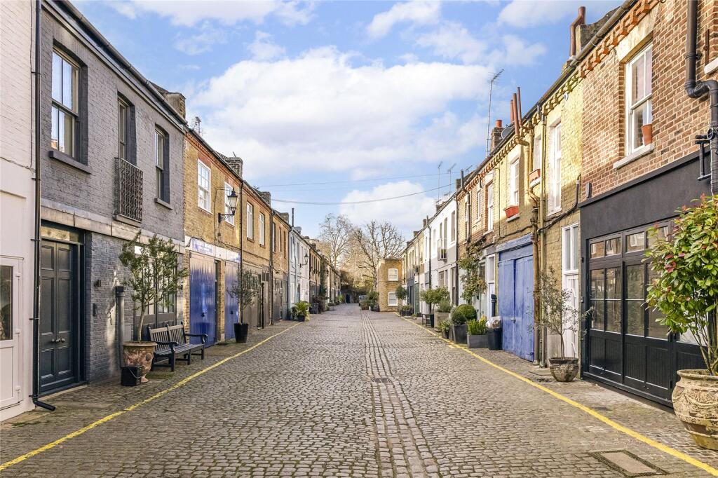 Russell Garden Mews