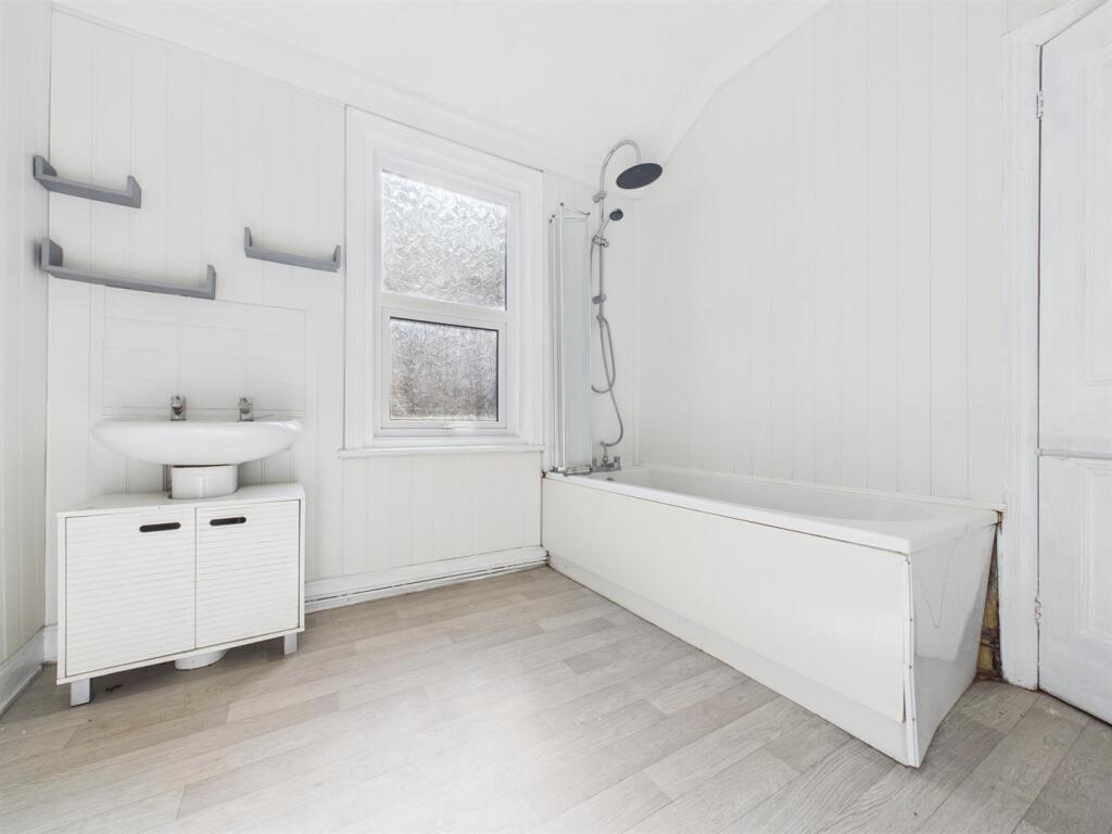 Bedroom: