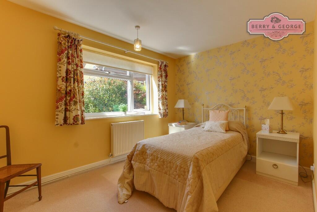 MAIN BEDROOM