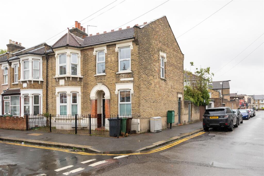 Pearcroft Road, E11