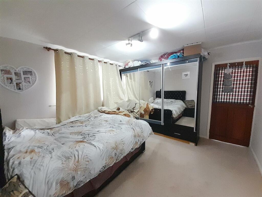 reception 2 / bedroom 4