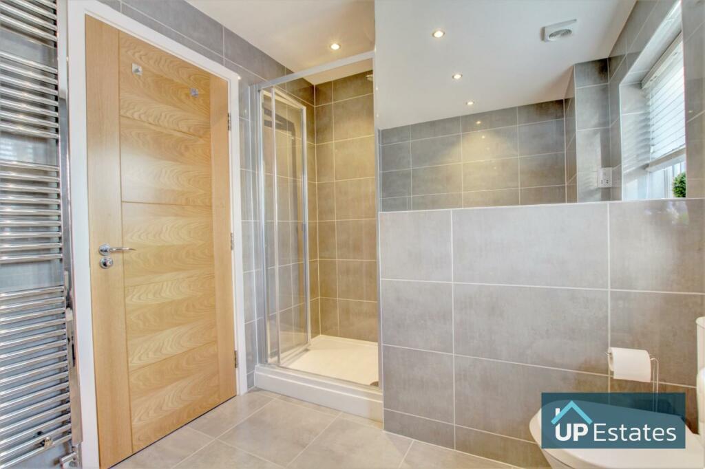 Bathroom (2).jpg