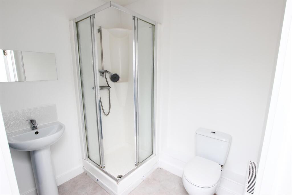 EN-SUITE SHOWER ROOM