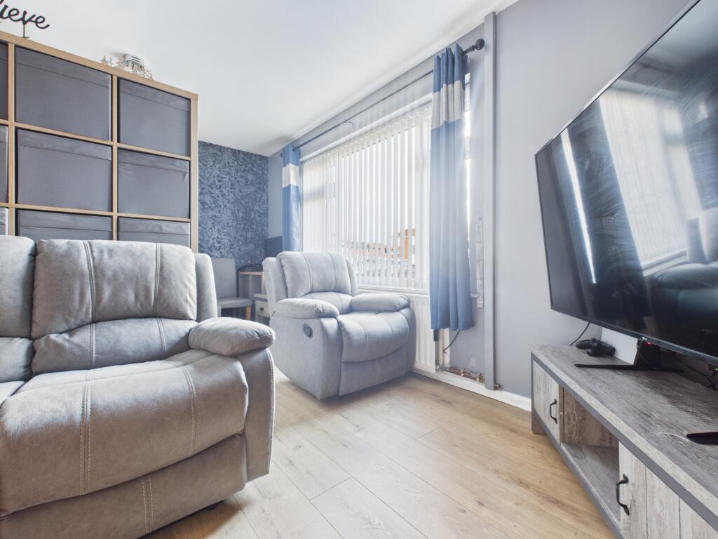 CAM03729G0-PR0198-STILL005