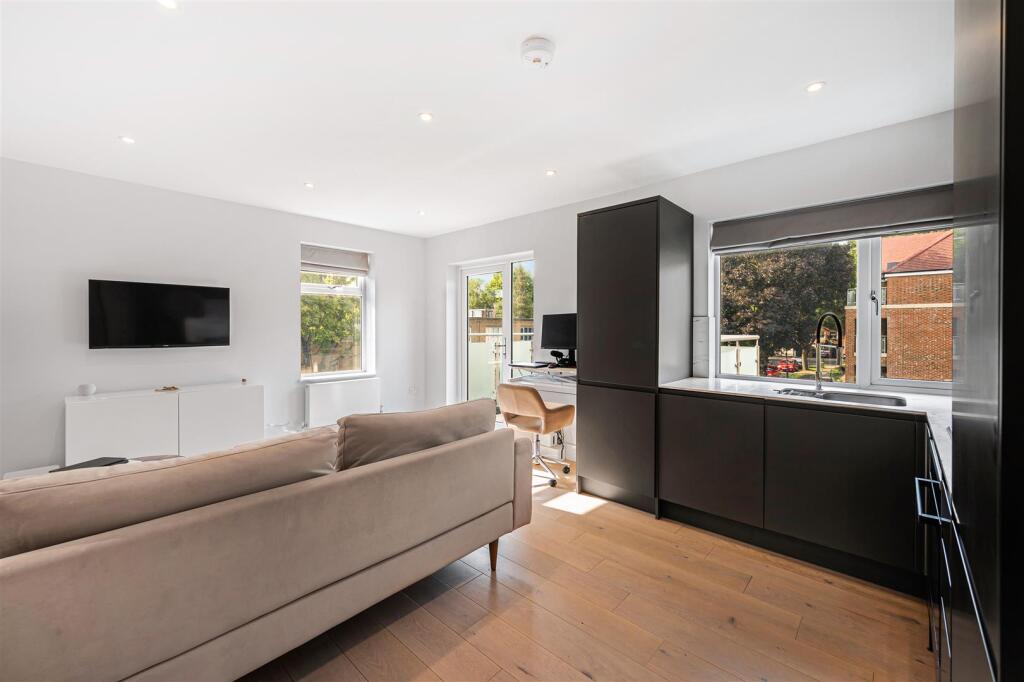Flat 3, 42 Ellesmere.4.jpg