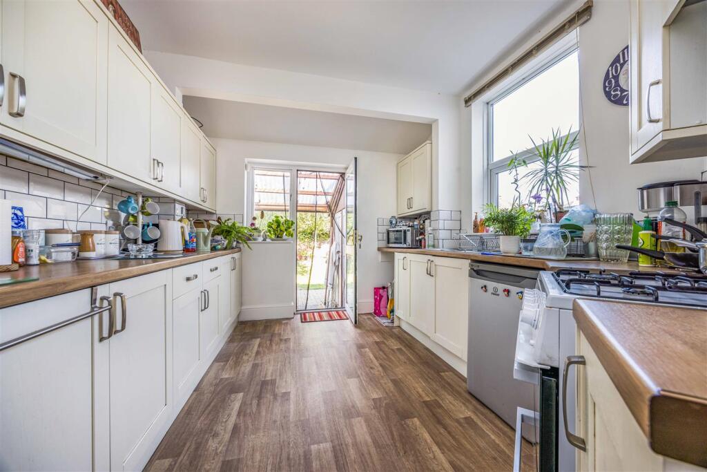 269 Highbury Grove, Cosham-Small-PorticoMarketing-