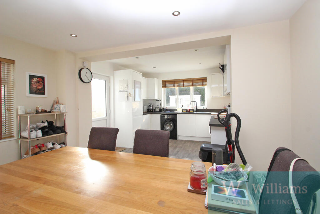 Living . Kitchen