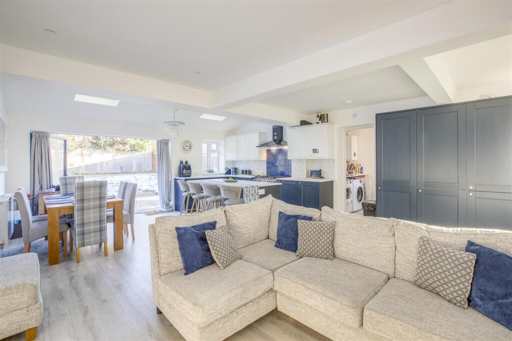 6 The Crescent, HP13 6JY-8.jpg