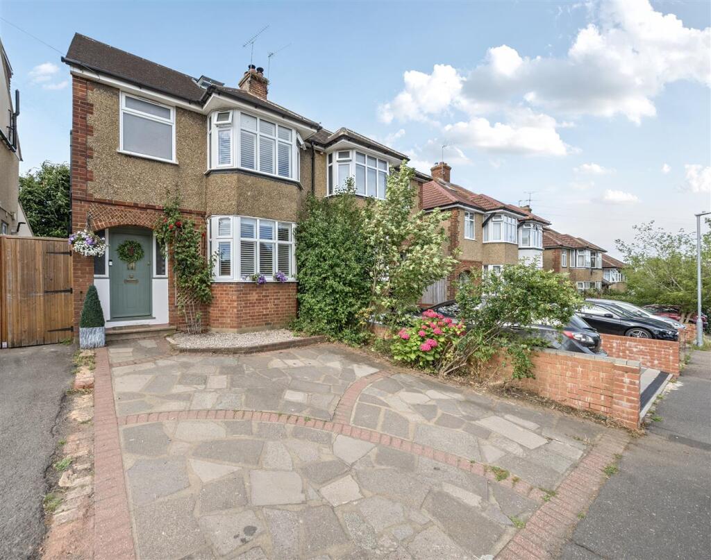 Oakleigh Drive - Front.jpg