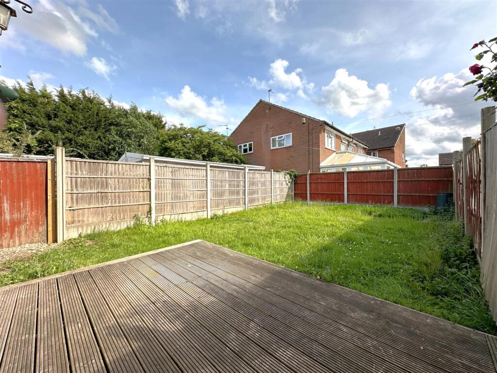 Well-Appointed Garden 822