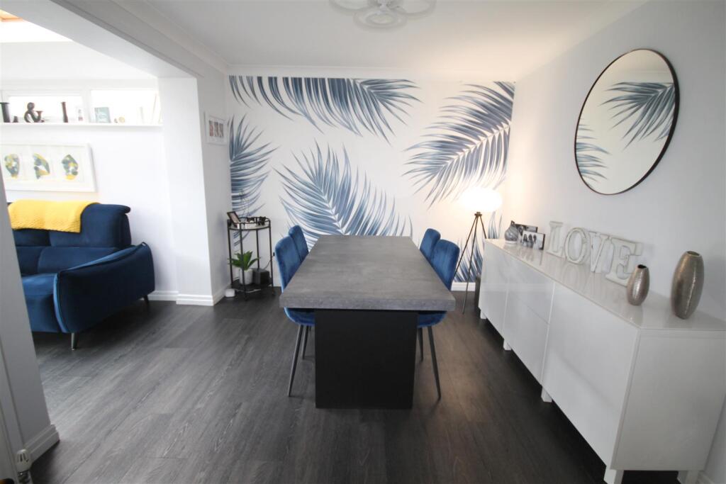 SW Dining Room i.JPG