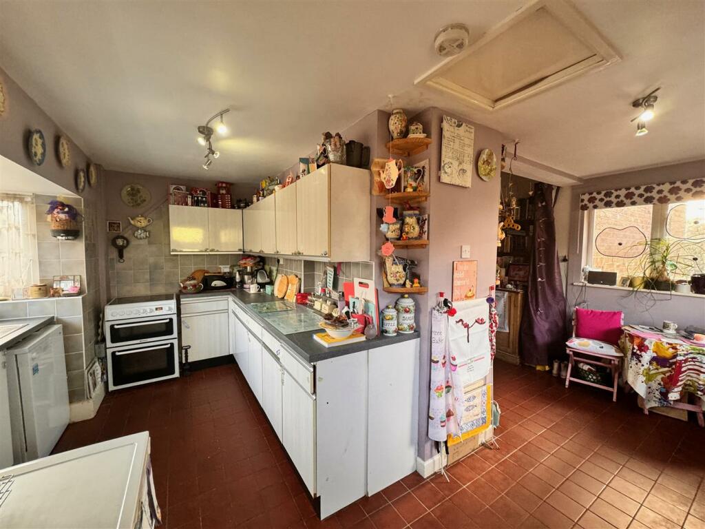KITCHEN DINER