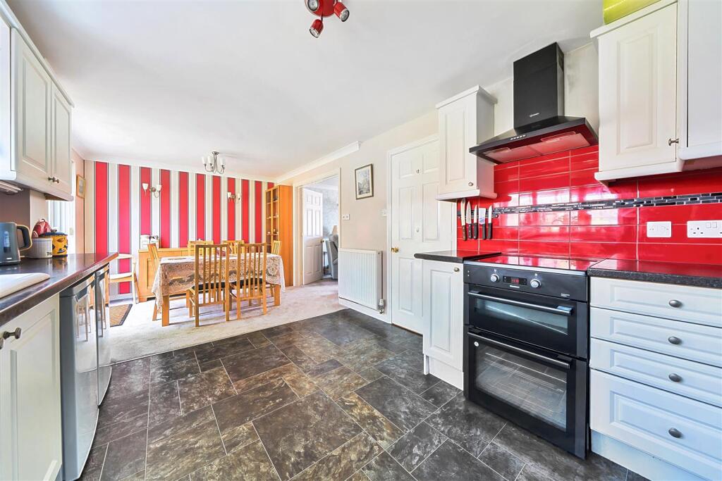 GW25 Kitchen Dining.jpg