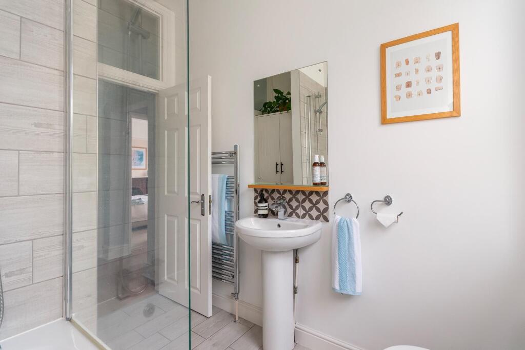 F1F0F1CRSA - Bathroom A.jpg