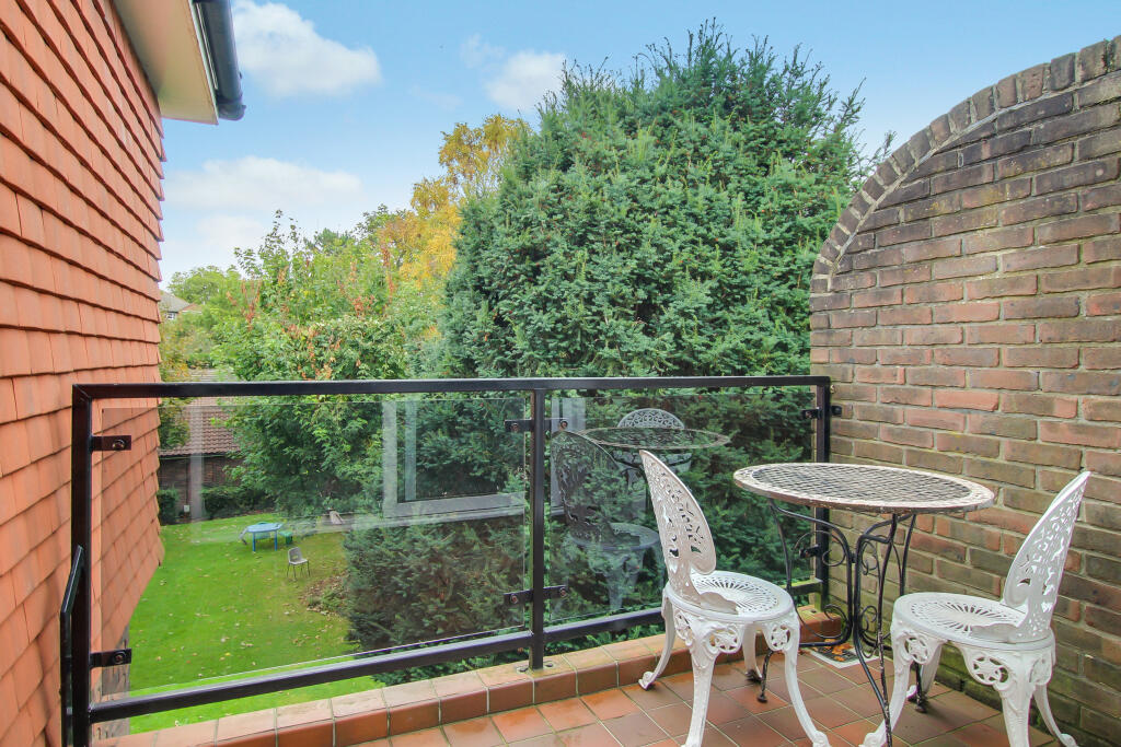 4 BALCONY.jpg