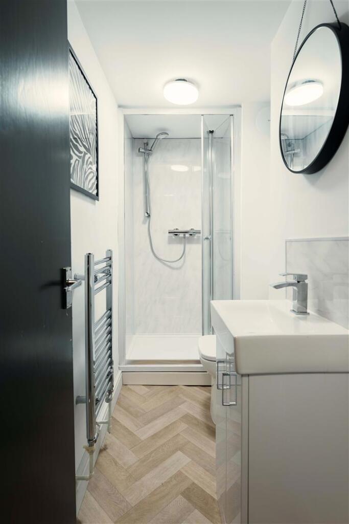 Bathroom 1.jpg