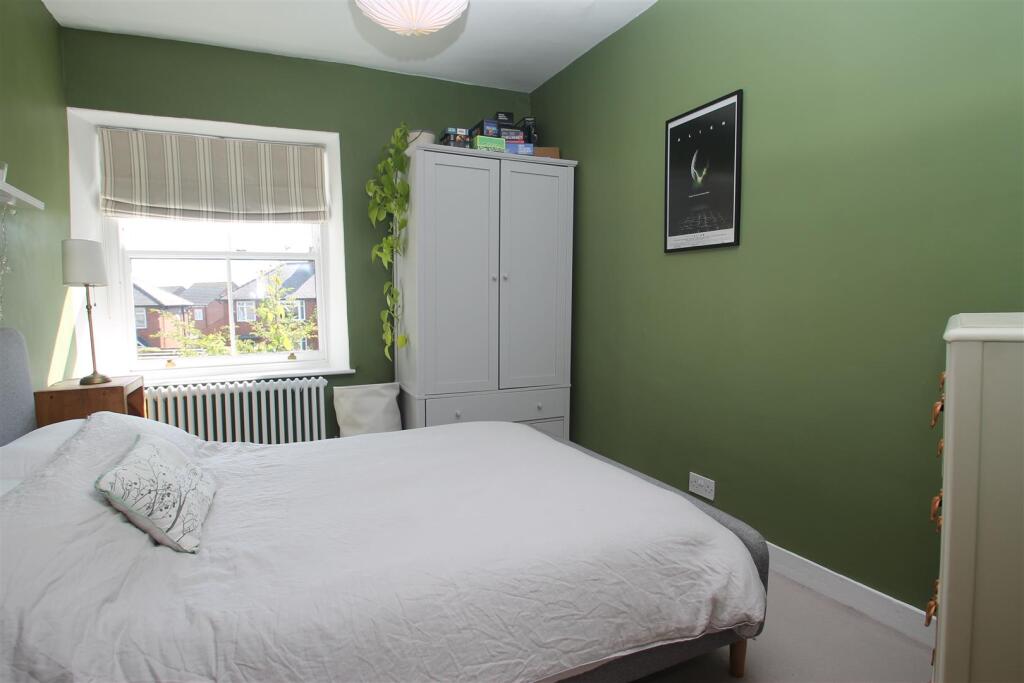 bedroom 4.JPG