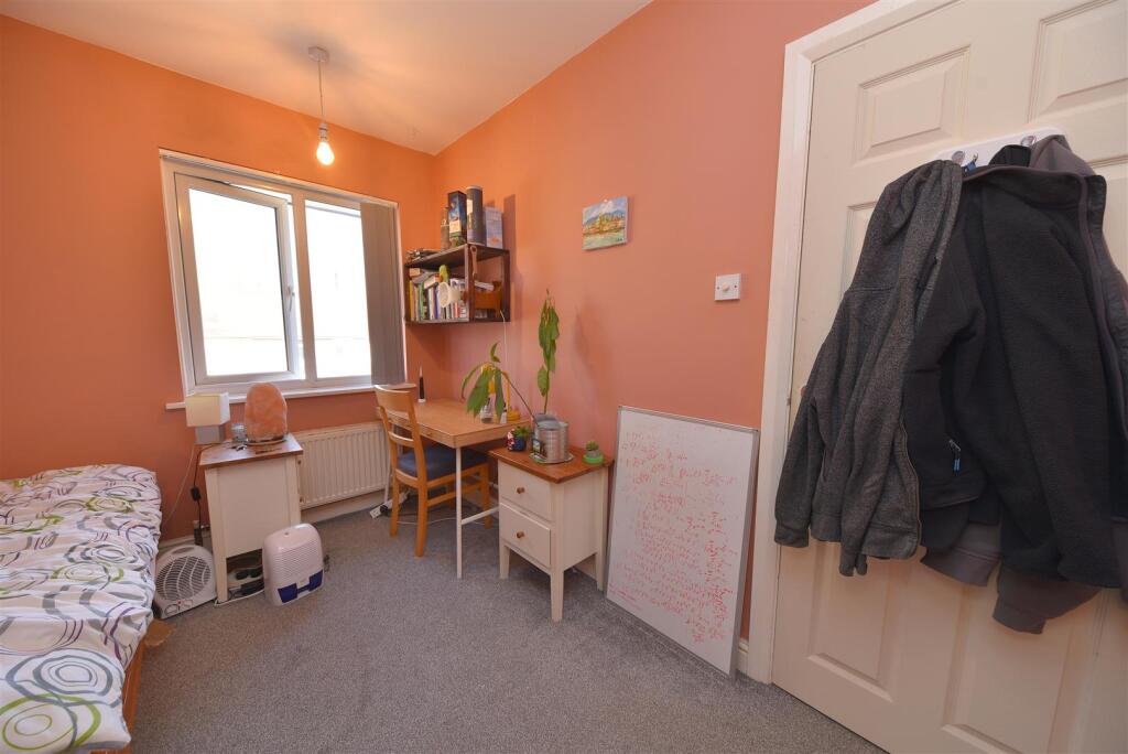 bedroom2.2.JPG