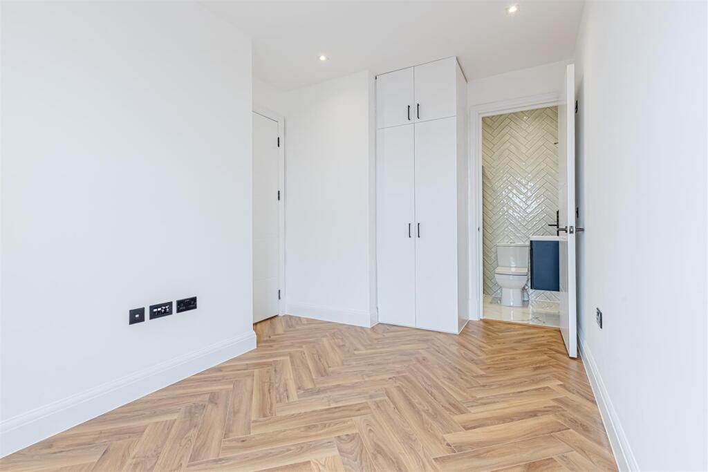 eninsula Court (14).jpg