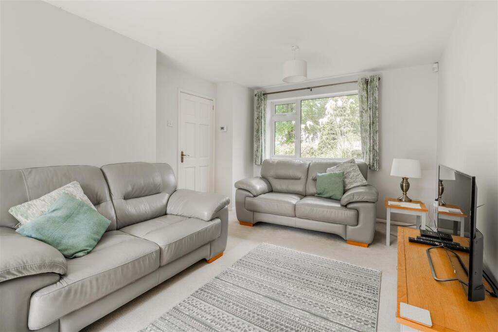 Living Room-3.jpg
