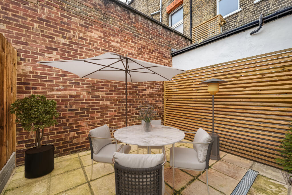 Flat A, 24 The Avenue (9)