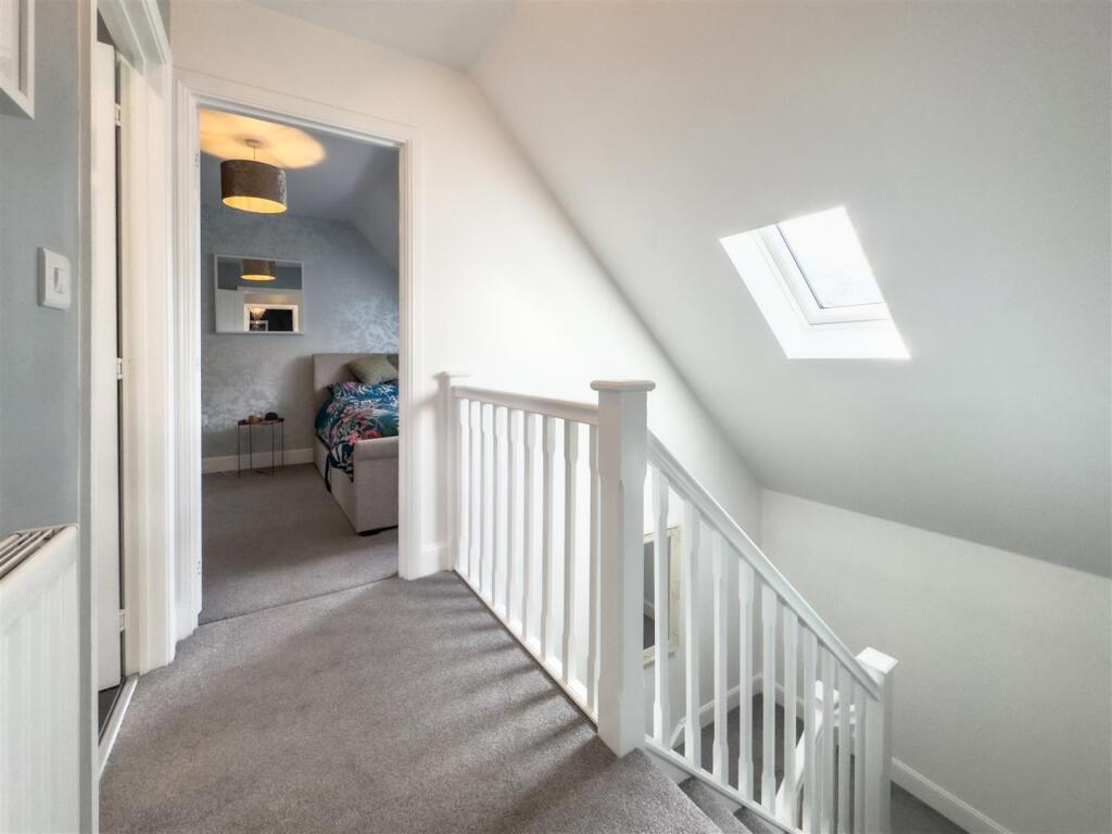 ACCOMMODATION FORST FLOOR