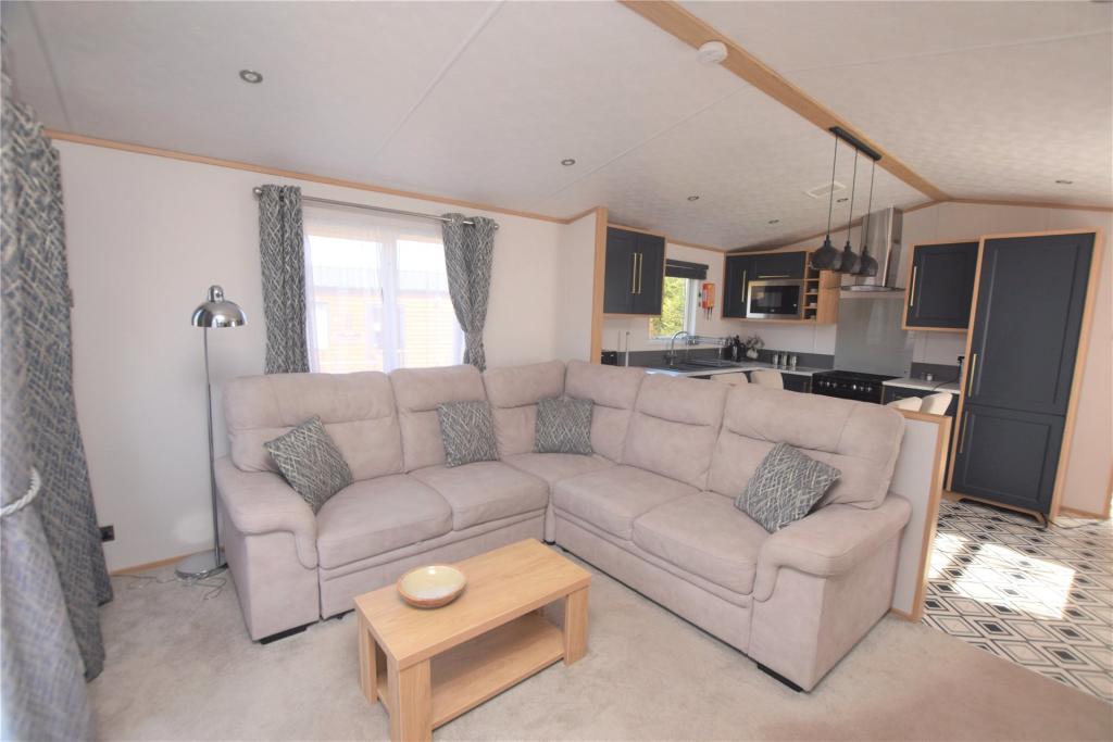 Lounge/Kitchen