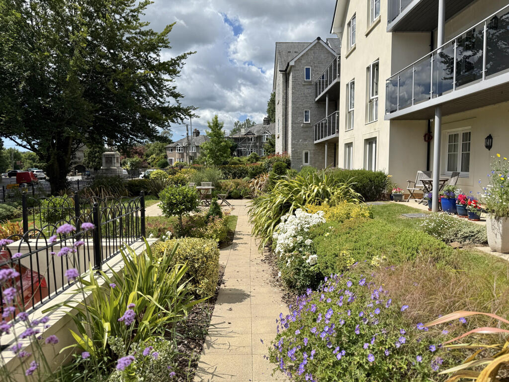 Communal Gardens at Front