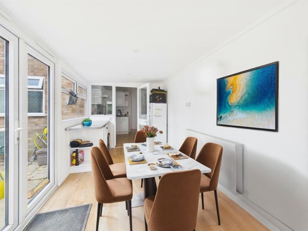 12. CAM04922G0-PR0030-STILL008 - Dining Room - Sta