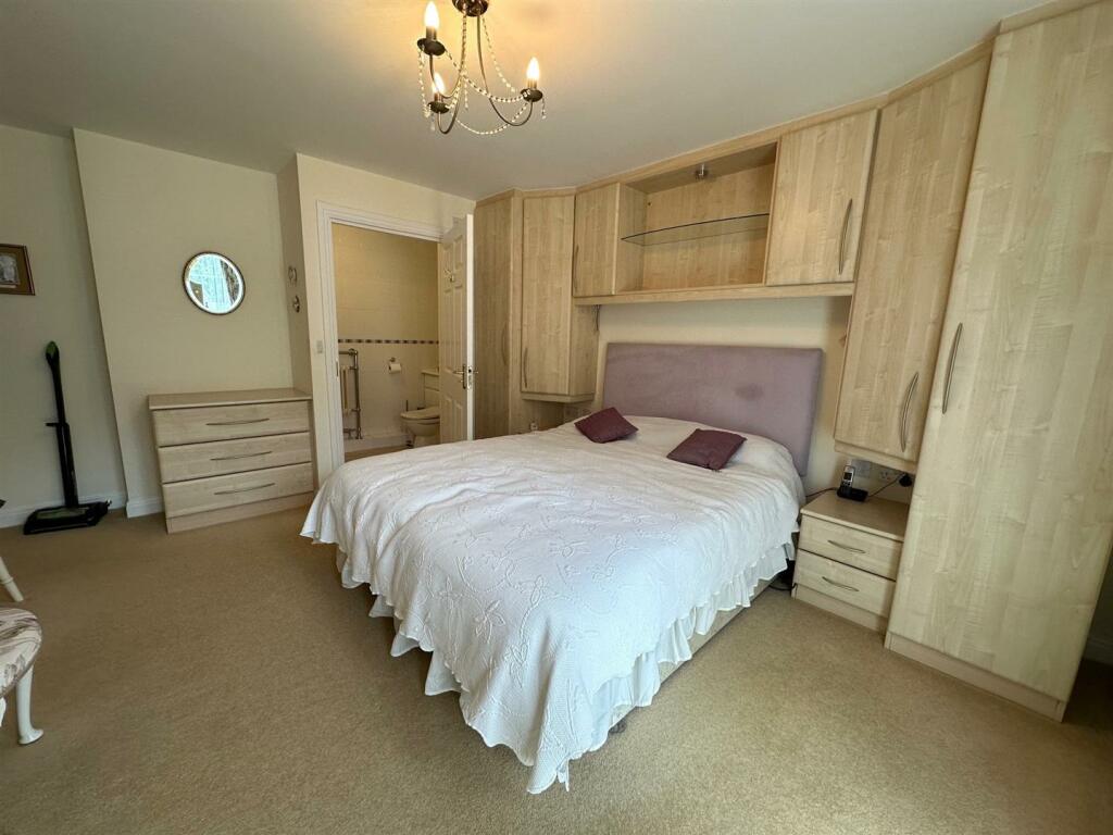 Bed1 a.jpg