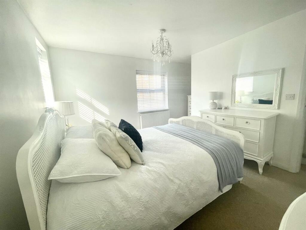Master Bedroom (1st Floor)