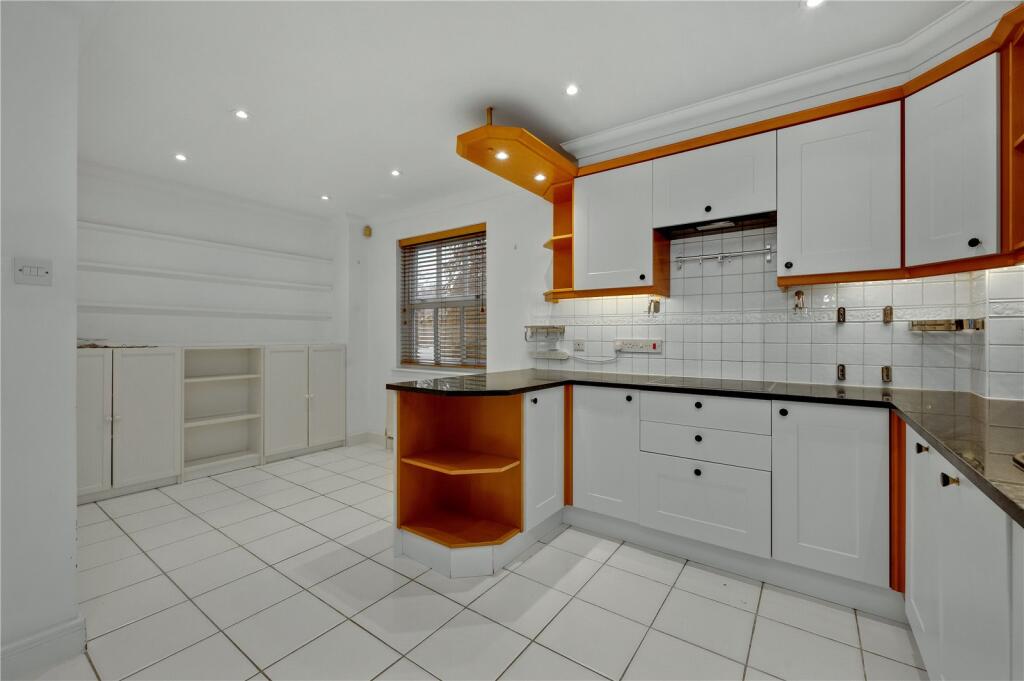 Kitchen/B'fast Room