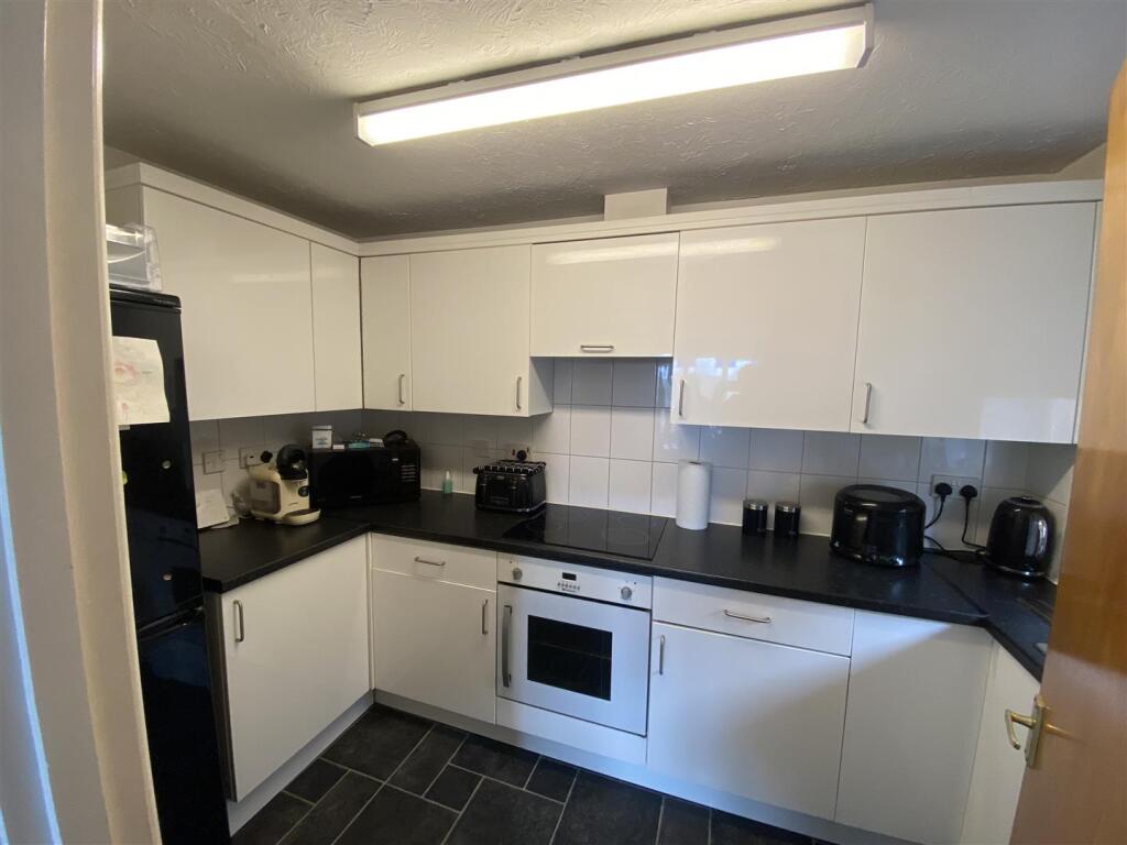 KITCHEN MAIN .JPG