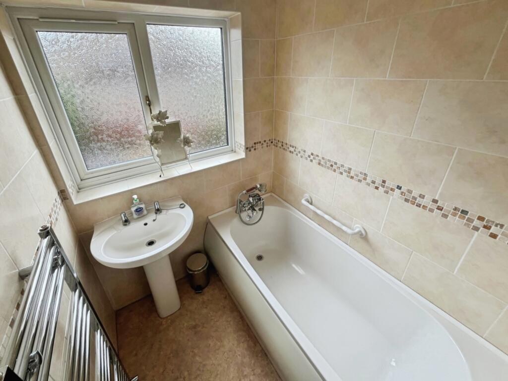 pbox-bathroom-333062.jpg
