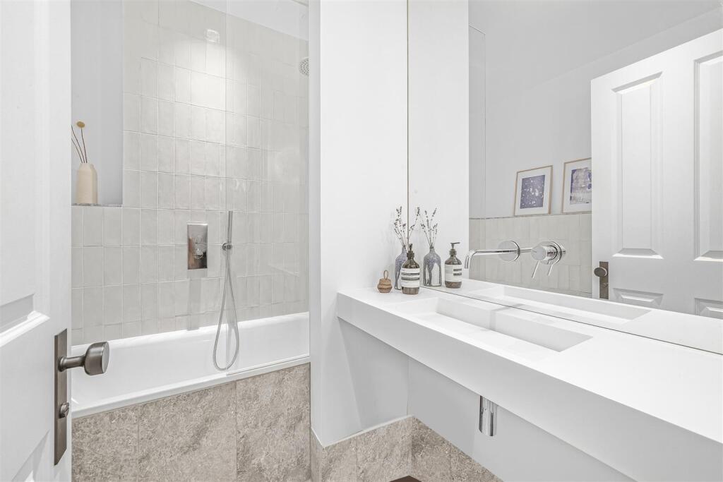 BATHROOM1 (7).jpg
