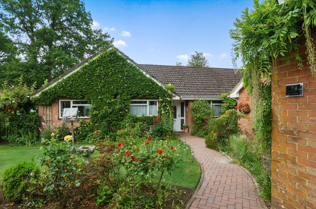 1300549-15-683706...