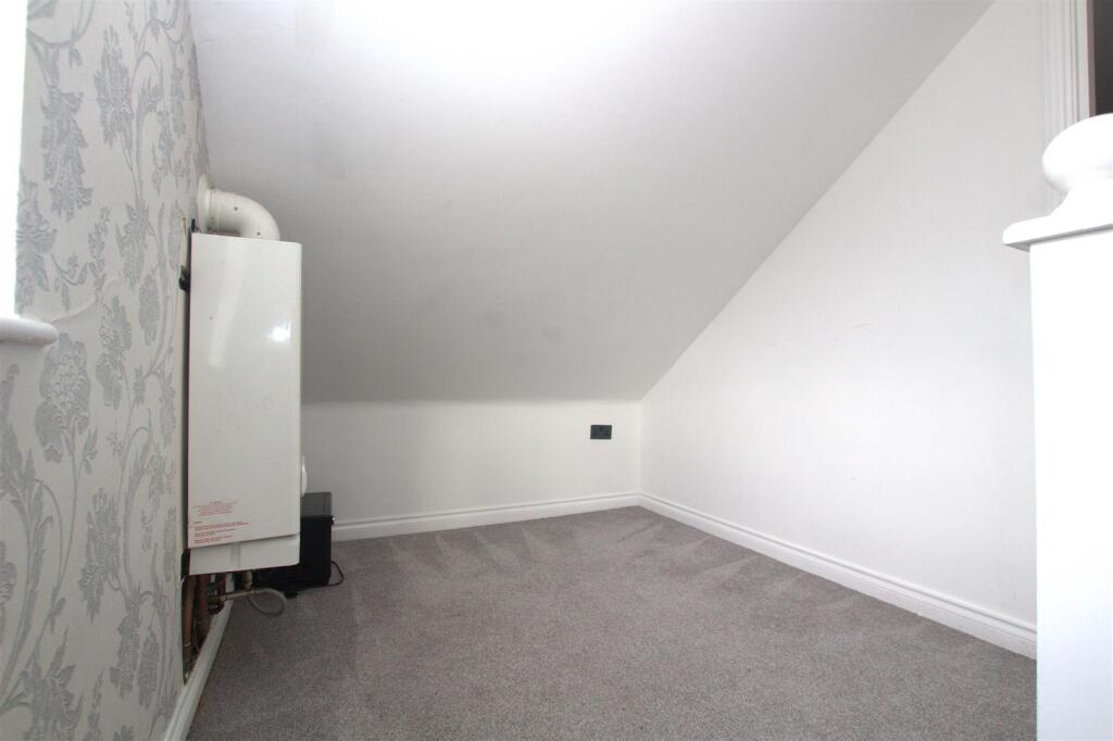 LANDING 2ND FLOOR.jpg