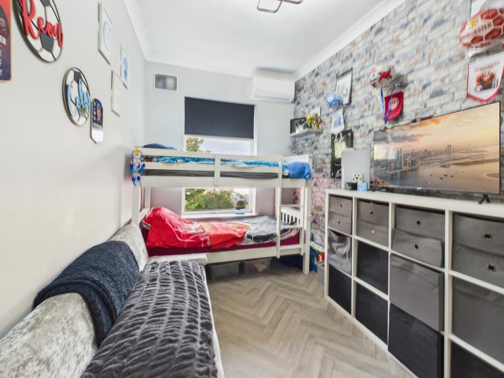 CAM03729G0-PR0146-STILL014