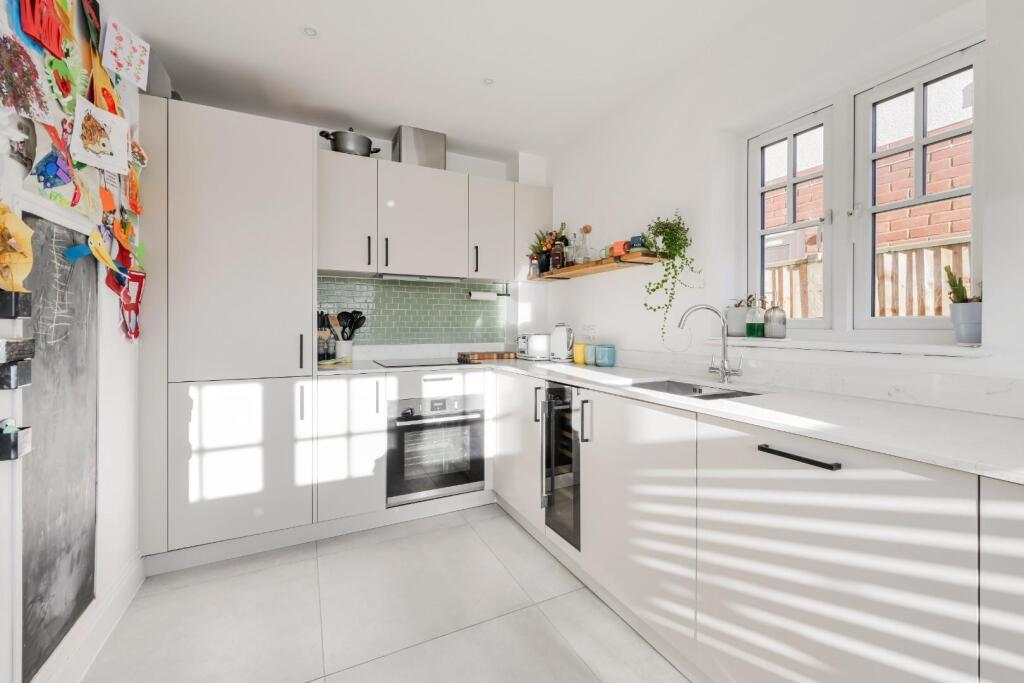 ST GILES CLOSE (23).jpg