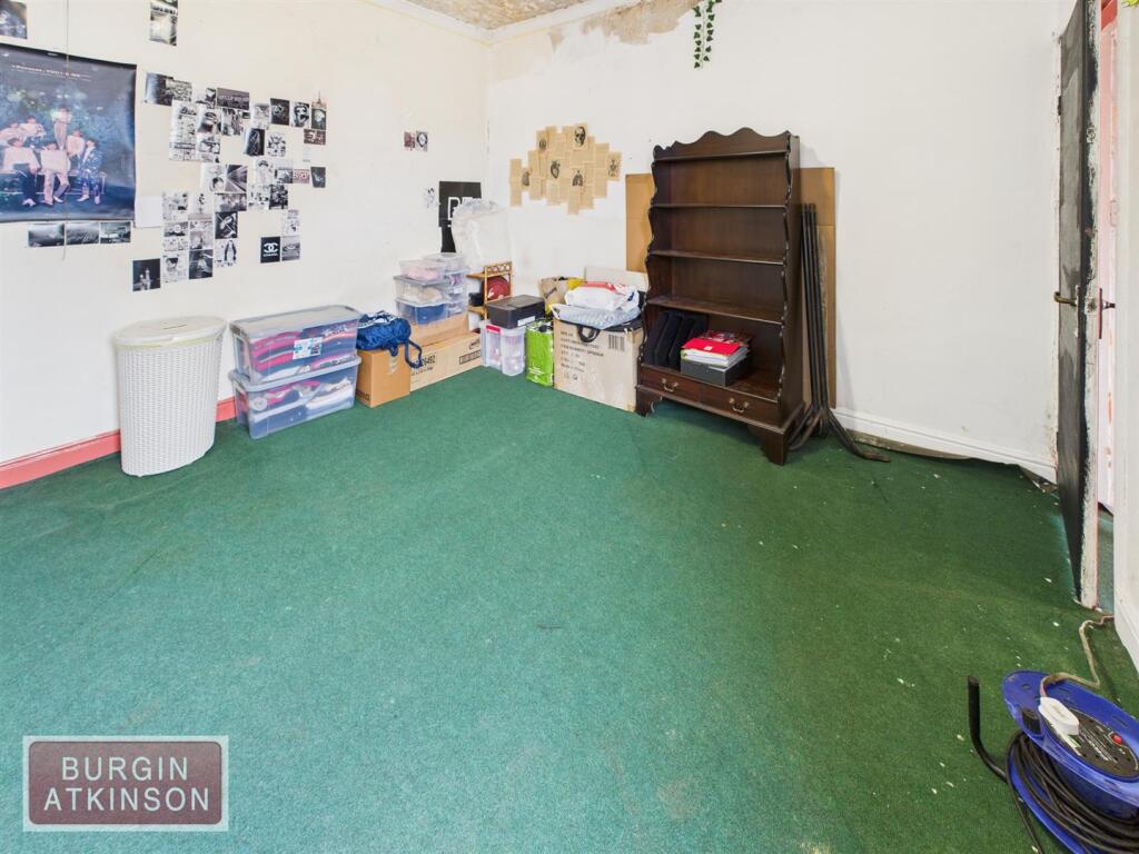 CAM01619G0-PR0167-STILL014.jpg