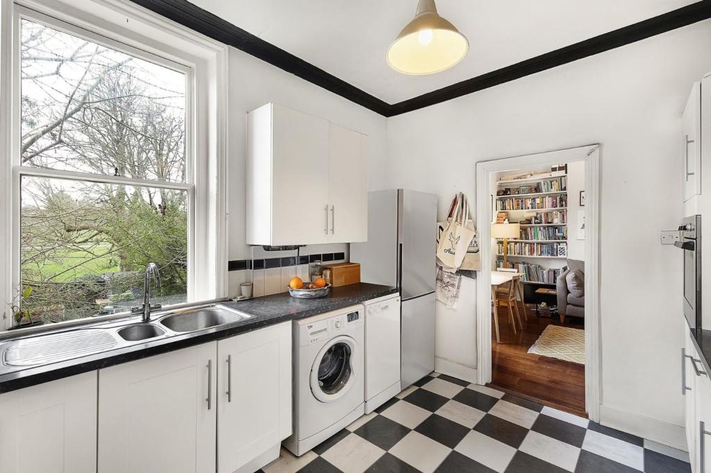 Kitchen (2).jpg