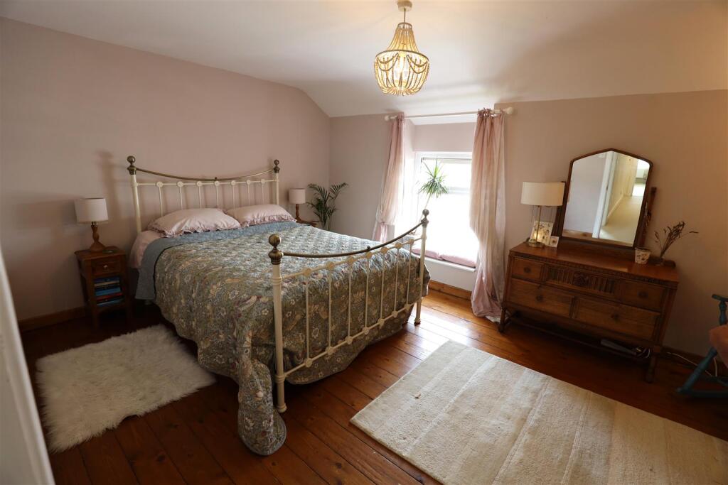 Bedroom 1.JPG