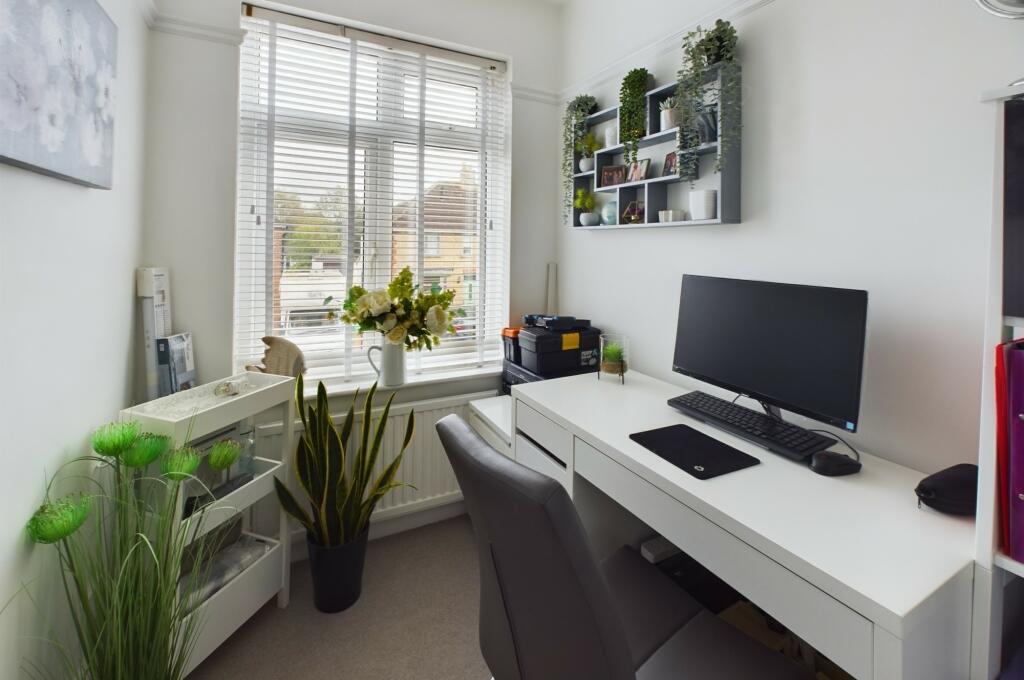 CAM02519G0-PR0189-STILL007