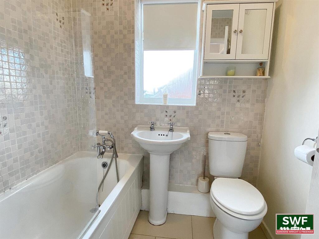 Bathroom1.jpg